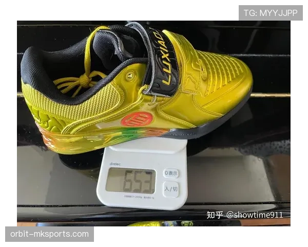 刷到吕小军出街那双鞋的价钱，我突然想把银行卡藏起来